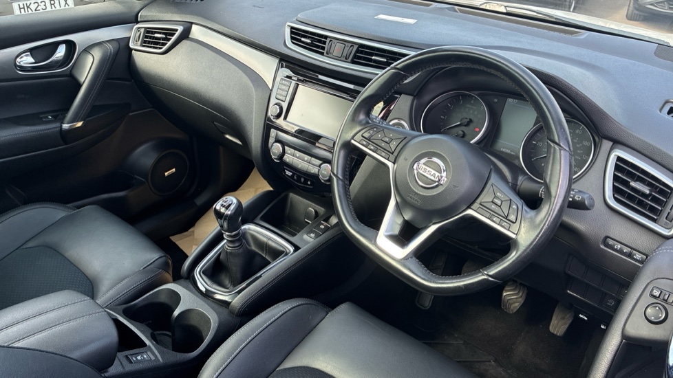 Nissan Qashqai 1.3 DiG-T Tekna 5dr Petrol Hatchback - Image 11