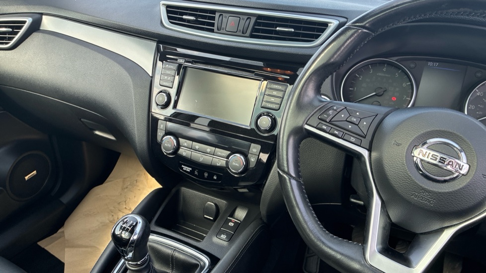Nissan Qashqai 1.3 DiG-T Tekna 5dr Petrol Hatchback - Image 14