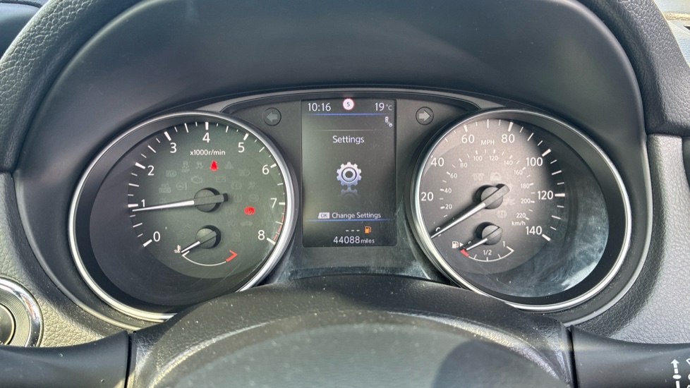 Nissan Qashqai 1.3 DiG-T Tekna 5dr Petrol Hatchback - Image 18