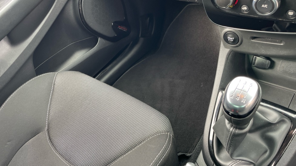 Renault Clio 0.9 TCE 90 Iconic 5dr Petrol Hatchback - Image 14