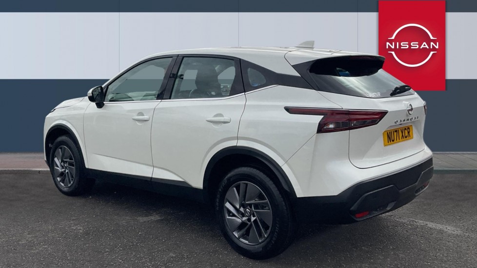Nissan Qashqai 1.3 DiG-T MH Acenta Premium 5dr Petrol Hatchback - Image 2