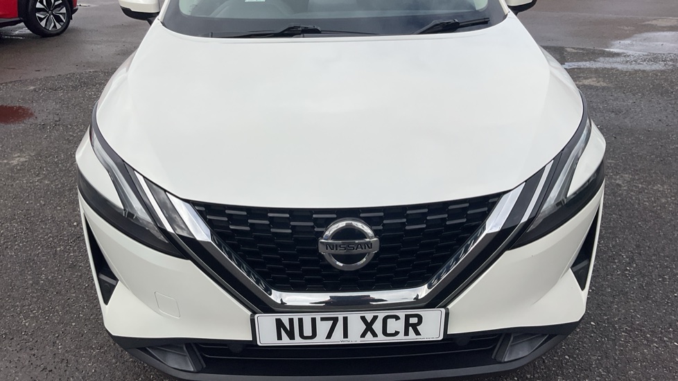 Nissan Qashqai 1.3 DiG-T MH Acenta Premium 5dr Petrol Hatchback - Image 8