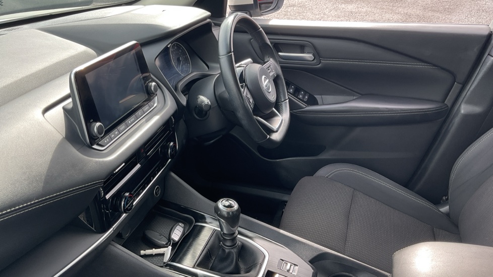 Nissan Qashqai 1.3 DiG-T MH Acenta Premium 5dr Petrol Hatchback - Image 9