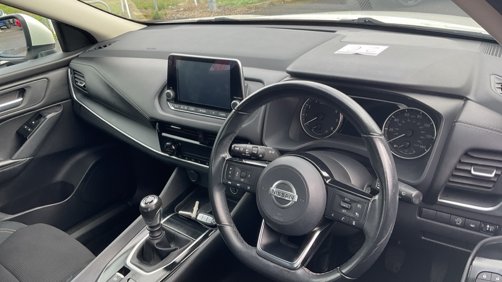 Nissan Qashqai 1.3 DiG-T MH Acenta Premium 5dr Petrol Hatchback - Image 11