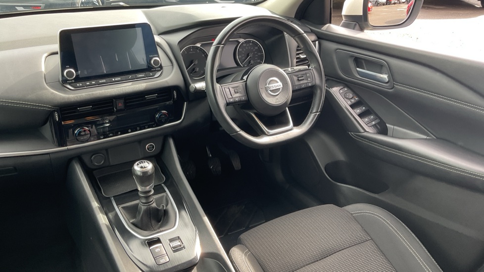 Nissan Qashqai 1.3 DiG-T MH Acenta Premium 5dr Petrol Hatchback - Image 14