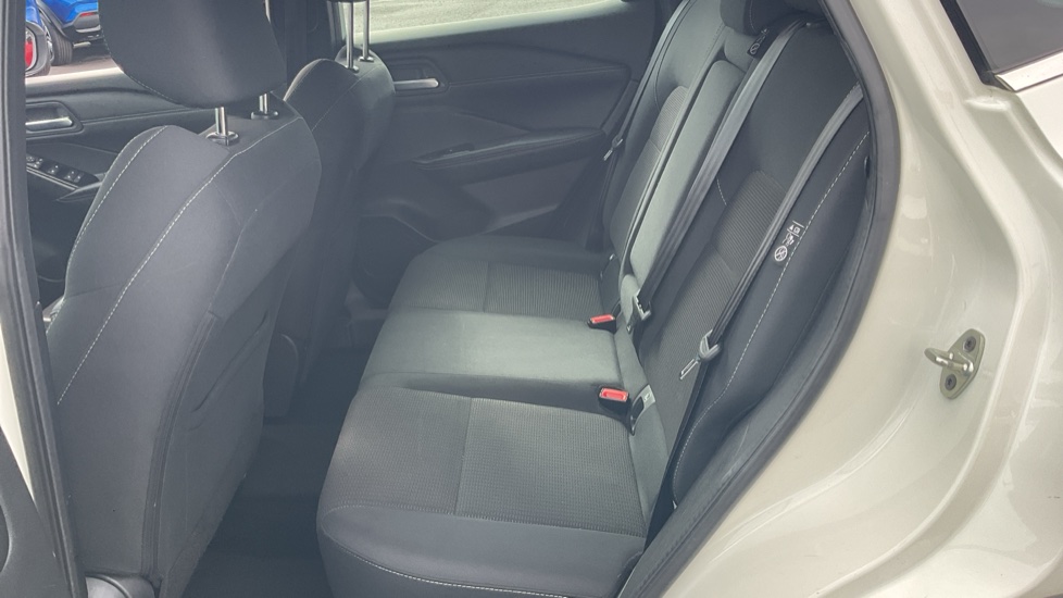Nissan Qashqai 1.3 DiG-T MH Acenta Premium 5dr Petrol Hatchback - Image 16