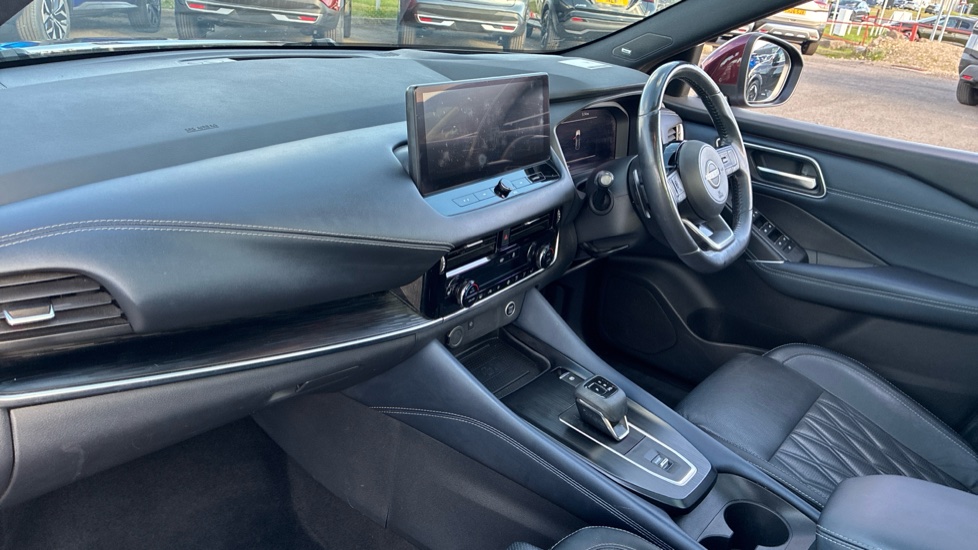 Nissan Qashqai 1.3 DiG-T MH 158 Tekna+ 5dr Xtronic Petrol Hatchback - Image 9