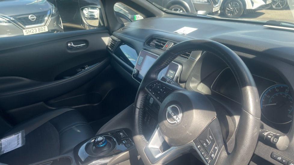 Nissan LEAF 160kW e+ N-Connecta 59kWh 5dr Auto Electric Hatchback - Image 9