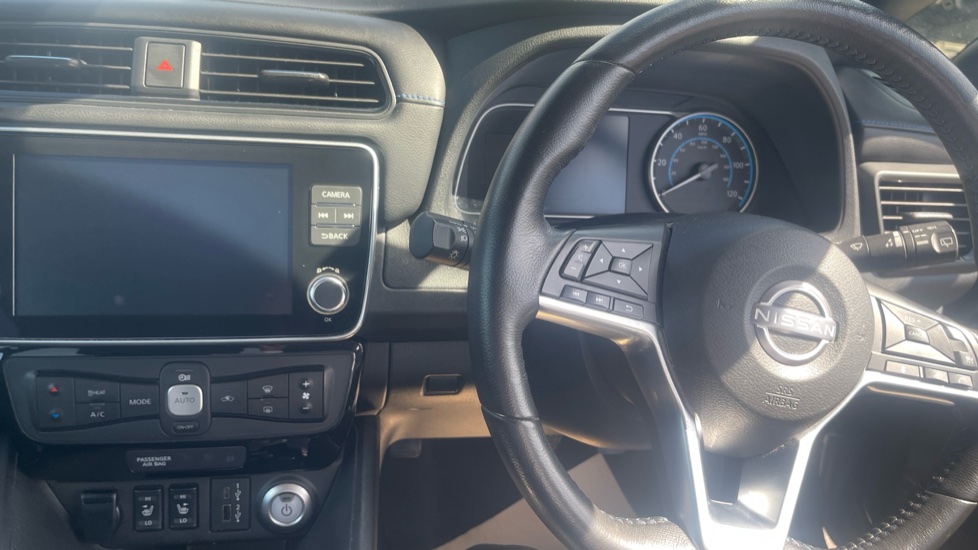 Nissan LEAF 160kW e+ N-Connecta 59kWh 5dr Auto Electric Hatchback - Image 11