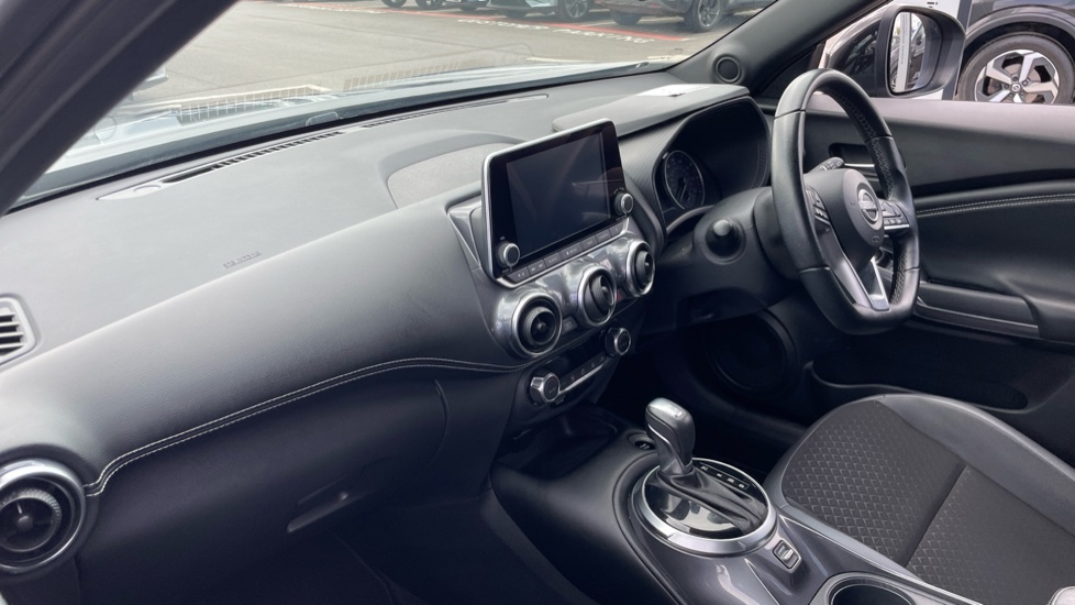Nissan Juke 1.6 Hybrid N-Connecta 5dr Auto Hybrid Hatchback - Image 9