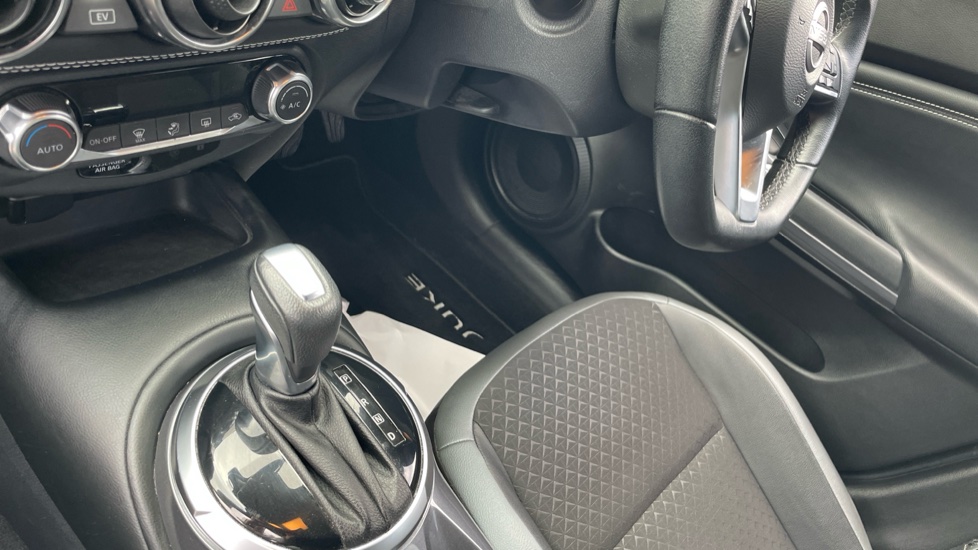 Nissan Juke 1.6 Hybrid N-Connecta 5dr Auto Hybrid Hatchback - Image 13