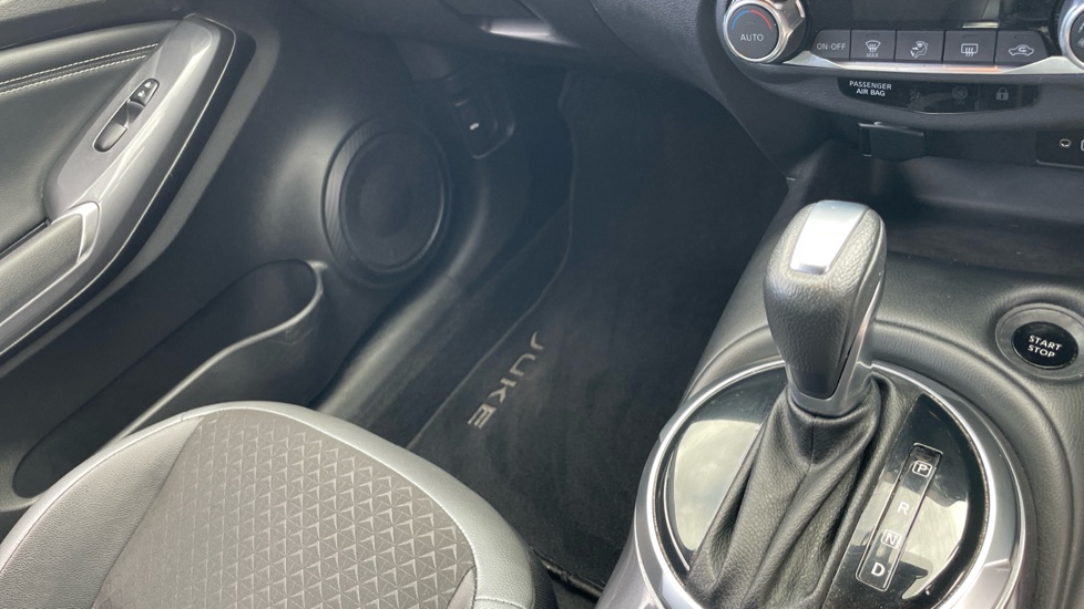 Nissan Juke 1.6 Hybrid N-Connecta 5dr Auto Hybrid Hatchback - Image 14