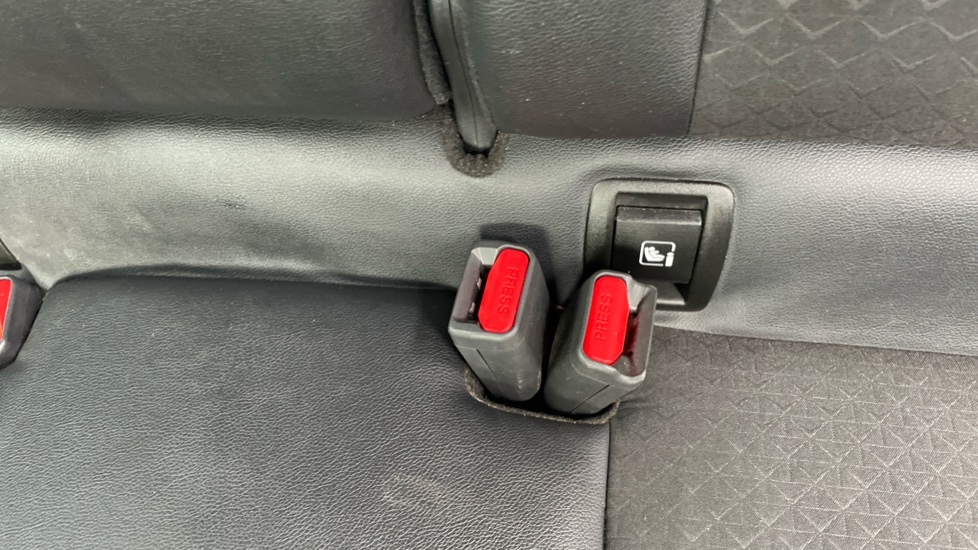 Nissan Juke 1.6 Hybrid N-Connecta 5dr Auto Hybrid Hatchback - Image 17