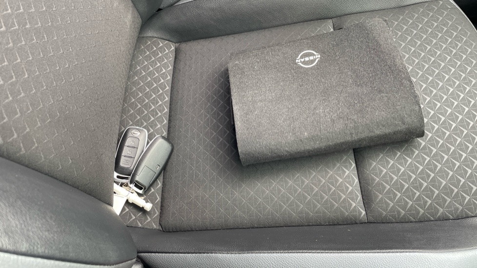 Nissan Juke 1.6 Hybrid N-Connecta 5dr Auto Hybrid Hatchback - Image 19