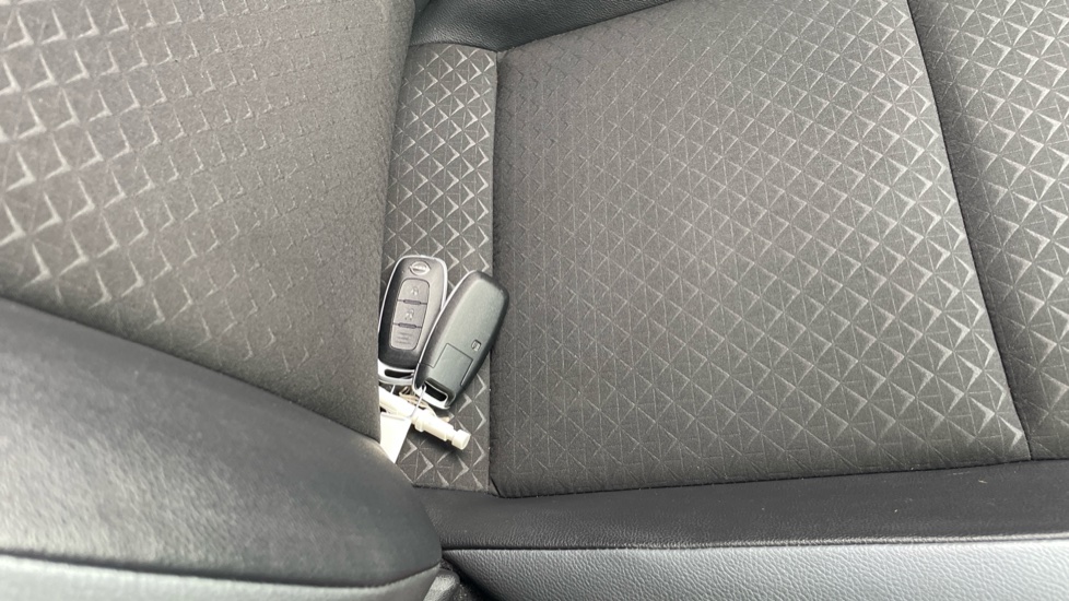 Nissan Juke 1.6 Hybrid N-Connecta 5dr Auto Hybrid Hatchback - Image 20