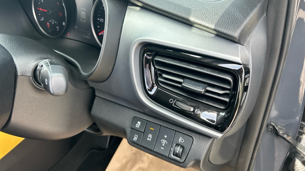 Kia Stonic 1.0T GDi 99 Quantum 5dr Petrol Estate - Image 27
