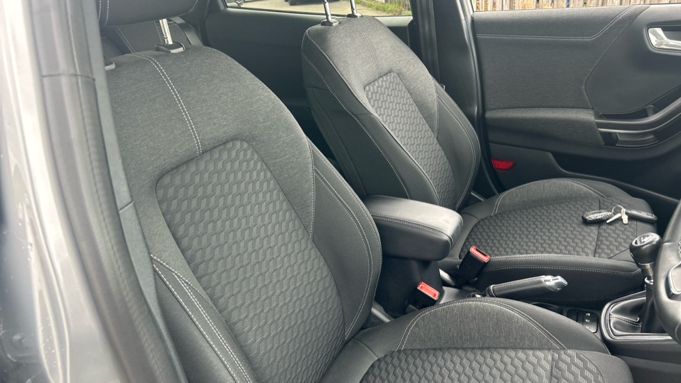Ford Puma 1.0 EcoBoost Hybrid mHEV Titanium 5dr Petrol Hatchback - Image 26