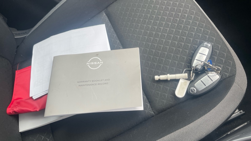 Nissan Juke 1.0 DiG-T 114 N-Connecta 5dr Petrol Hatchback - Image 19