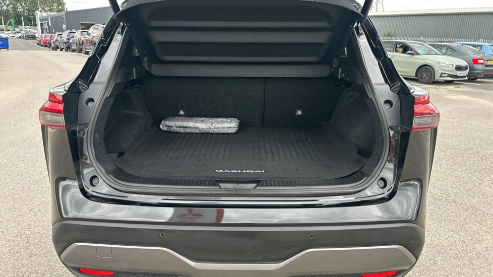 Nissan Qashqai 1.3 DiG-T MH Tekna 5dr Petrol Hatchback - Image 4