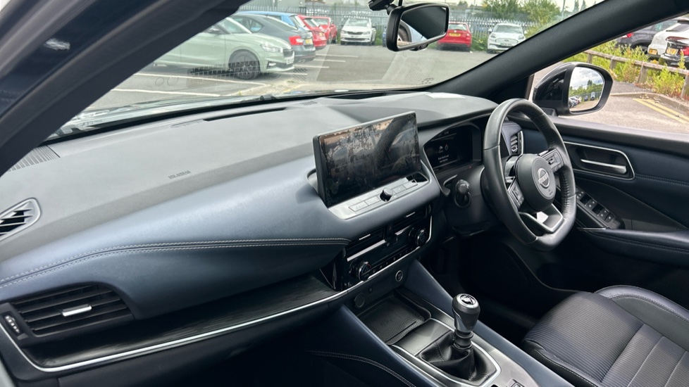 Nissan Qashqai 1.3 DiG-T MH Tekna 5dr Petrol Hatchback - Image 9