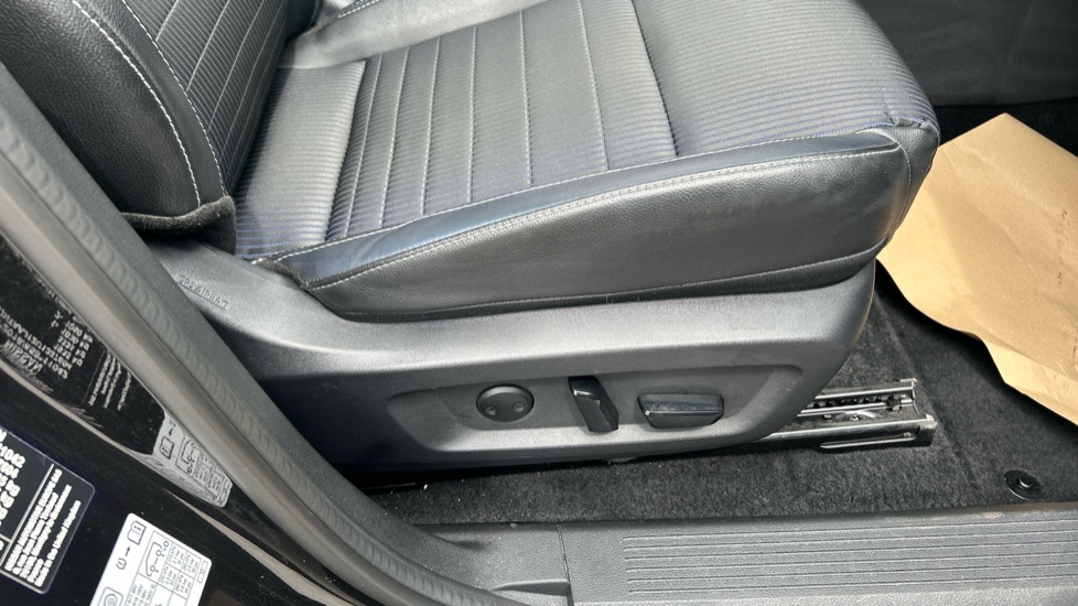 Nissan Qashqai 1.3 DiG-T MH Tekna 5dr Petrol Hatchback - Image 35