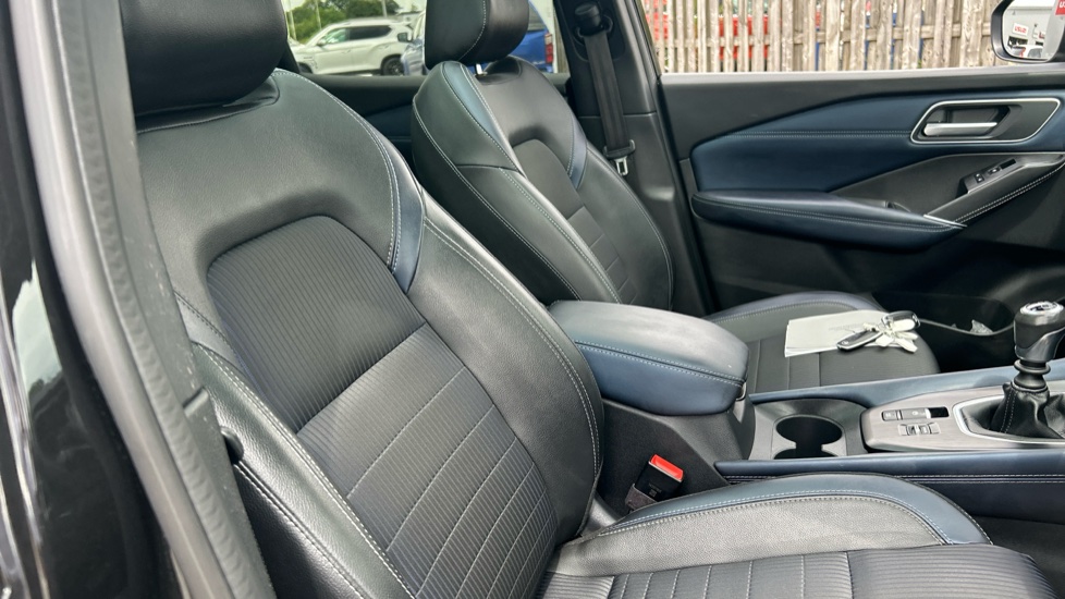 Nissan Qashqai 1.3 DiG-T MH Tekna 5dr Petrol Hatchback - Image 36
