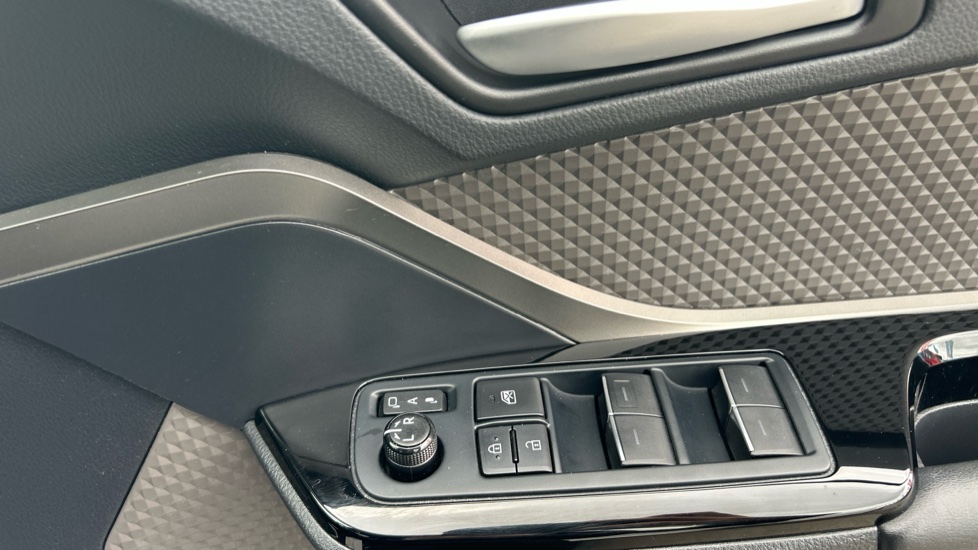 Toyota C-HR 1.8 Hybrid Excel 5dr CVT Hybrid Hatchback - Image 23