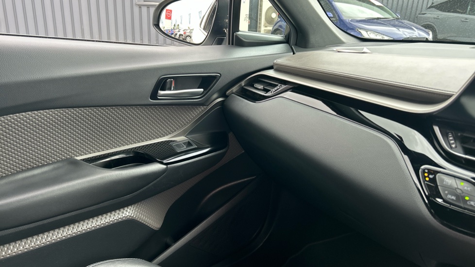 Toyota C-HR 1.8 Hybrid Excel 5dr CVT Hybrid Hatchback - Image 31