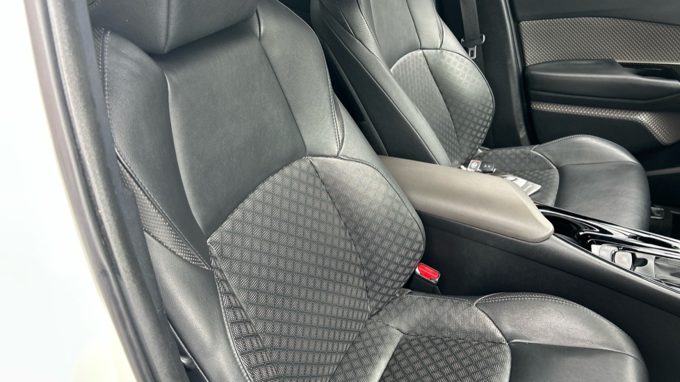 Toyota C-HR 1.8 Hybrid Excel 5dr CVT Hybrid Hatchback - Image 32