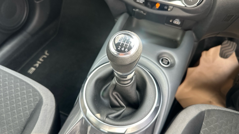 Nissan Juke 1.0 DiG-T 114 N-Connecta 5dr Petrol Hatchback - Image 13