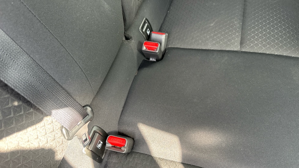 Nissan Juke 1.0 DiG-T 114 N-Connecta 5dr Petrol Hatchback - Image 17