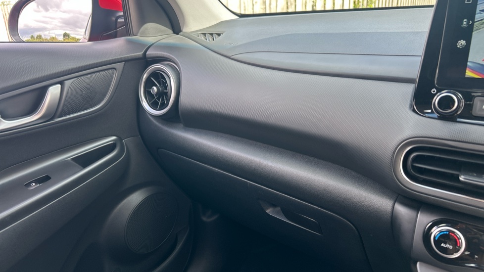 Hyundai KONA 1.0 TGDi 48V MHEV Premium 5dr Petrol Hatchback - Image 29