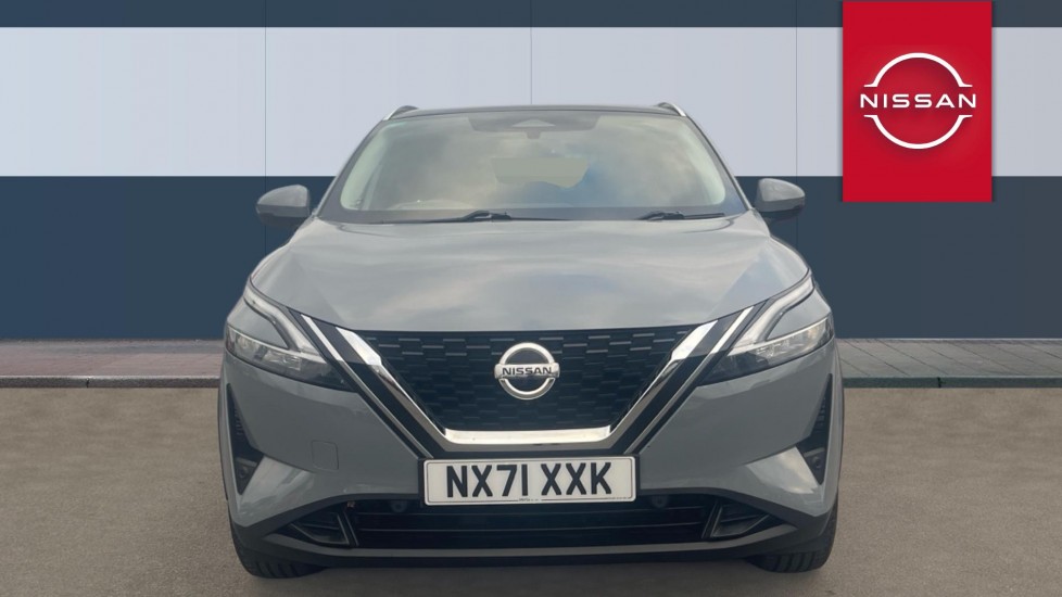 Nissan Qashqai 1.3 DiG-T MH Premiere Edition 5dr Petrol Hatchback - Image 3
