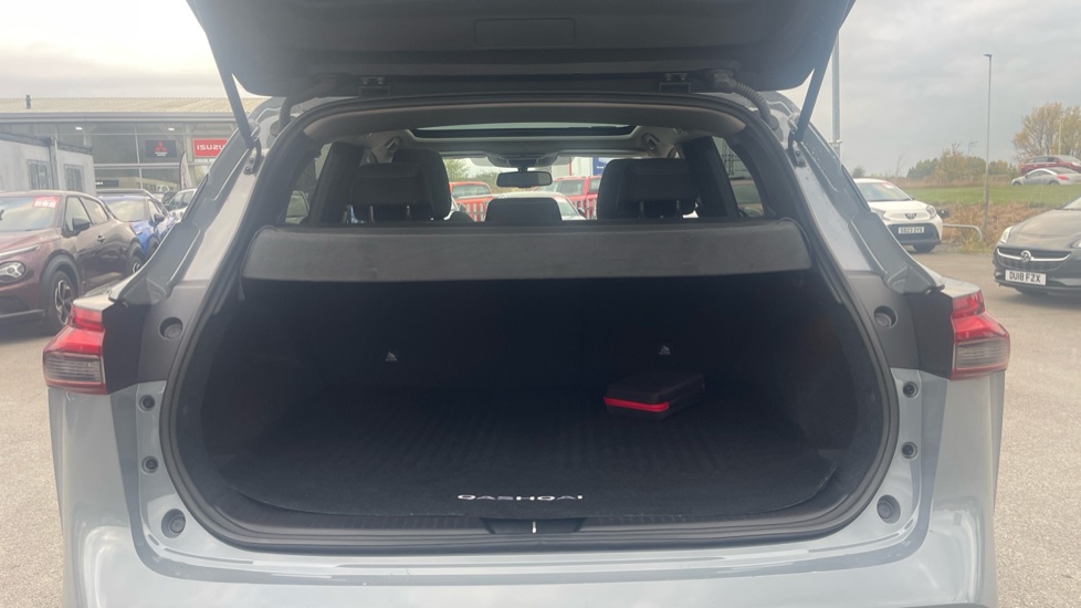 Nissan Qashqai 1.3 DiG-T MH Premiere Edition 5dr Petrol Hatchback - Image 4