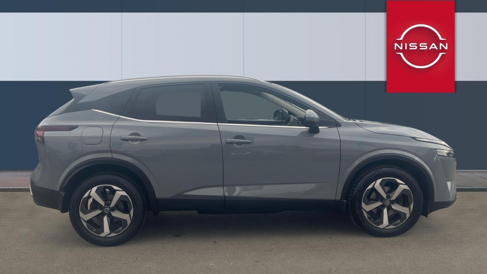 Nissan Qashqai 1.3 DiG-T MH Premiere Edition 5dr Petrol Hatchback - Image 5