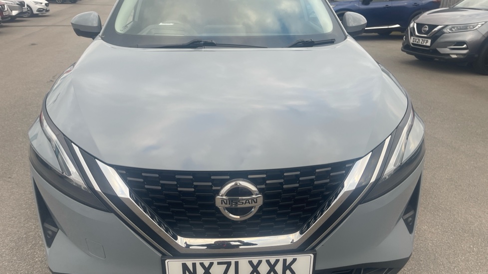 Nissan Qashqai 1.3 DiG-T MH Premiere Edition 5dr Petrol Hatchback - Image 8