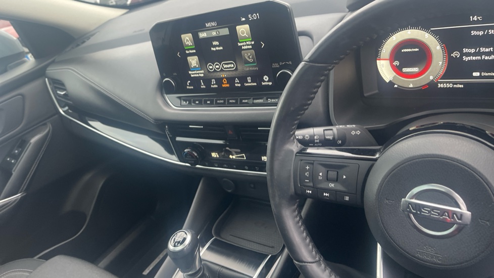 Nissan Qashqai 1.3 DiG-T MH Premiere Edition 5dr Petrol Hatchback - Image 9