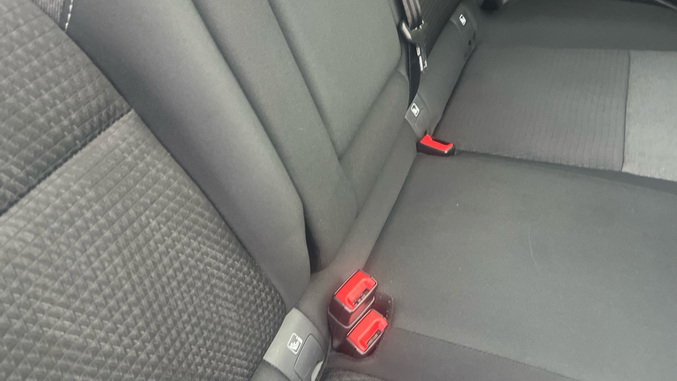 Nissan Qashqai 1.3 DiG-T MH Premiere Edition 5dr Petrol Hatchback - Image 17
