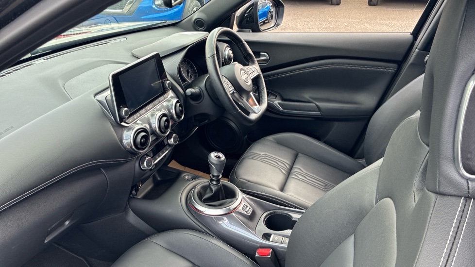 Nissan Juke 1.0 DiG-T 114 Tekna 5dr Petrol Hatchback - Image 9