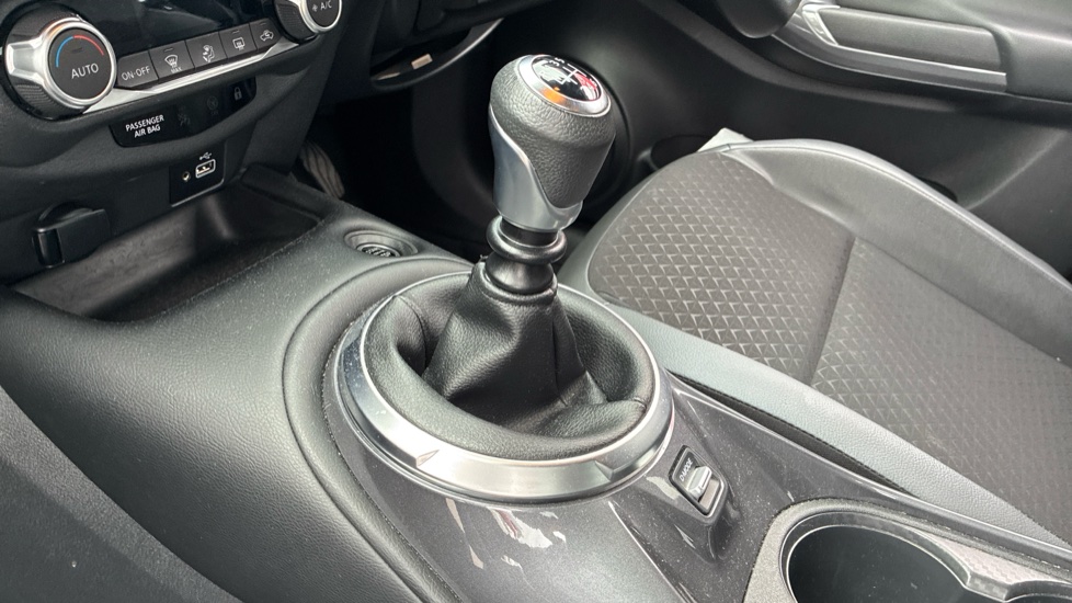 Nissan Juke 1.0 DiG-T 114 N-Connecta 5dr Petrol Hatchback - Image 13