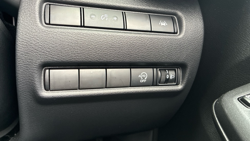 Nissan Juke 1.0 DiG-T 114 N-Connecta 5dr Petrol Hatchback - Image 24