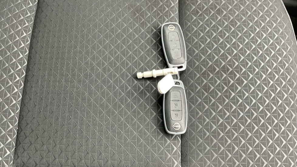 Nissan Juke 1.0 DiG-T N-Connecta 5dr Petrol Hatchback - Image 20