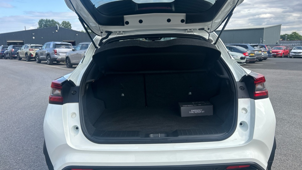 Nissan Juke 1.6 Hybrid Tekna 5dr Auto Hybrid Hatchback - Image 4