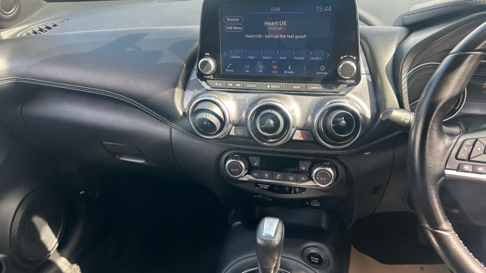 Nissan Juke 1.6 Hybrid Tekna 5dr Auto Hybrid Hatchback - Image 12