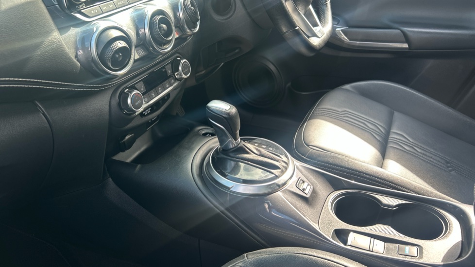 Nissan Juke 1.6 Hybrid Tekna 5dr Auto Hybrid Hatchback - Image 13