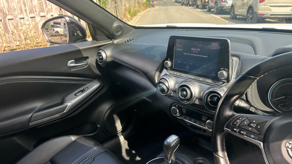 Nissan Juke 1.6 Hybrid Tekna 5dr Auto Hybrid Hatchback - Image 14