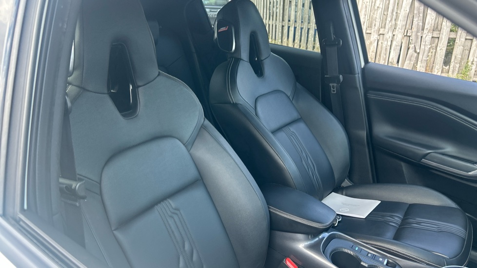 Nissan Juke 1.6 Hybrid Tekna 5dr Auto Hybrid Hatchback - Image 28