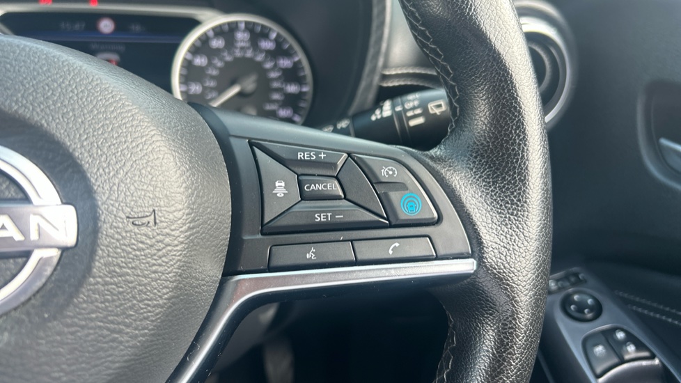 Nissan Juke 1.6 Hybrid Tekna 5dr Auto Hybrid Hatchback - Image 31