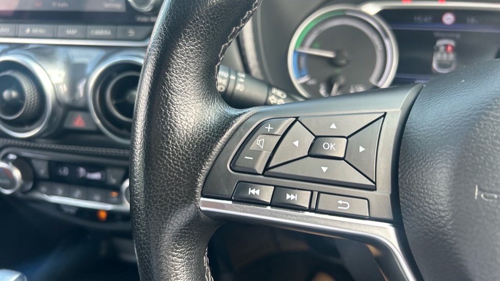 Nissan Juke 1.6 Hybrid Tekna 5dr Auto Hybrid Hatchback - Image 32