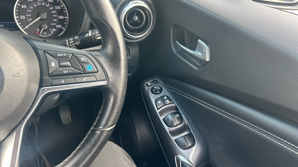 Nissan Juke 1.6 Hybrid Tekna 5dr Auto Hybrid Hatchback - Image 38